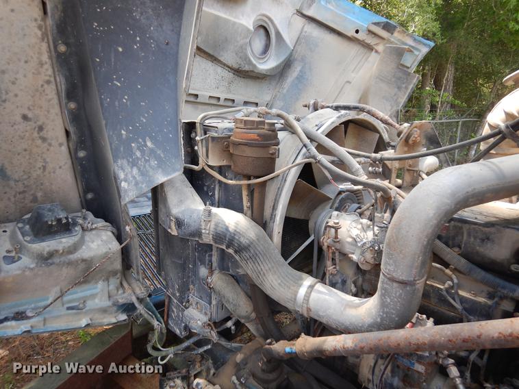 image for item DD3010 1994 Volvo White GMC WIA semi truck