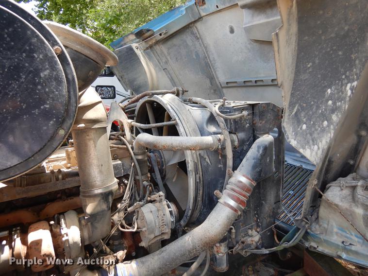 image for item DD3010 1994 Volvo White GMC WIA semi truck