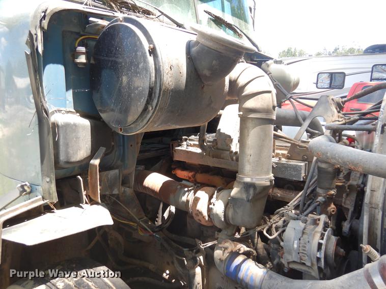 image for item DD3010 1994 Volvo White GMC WIA semi truck