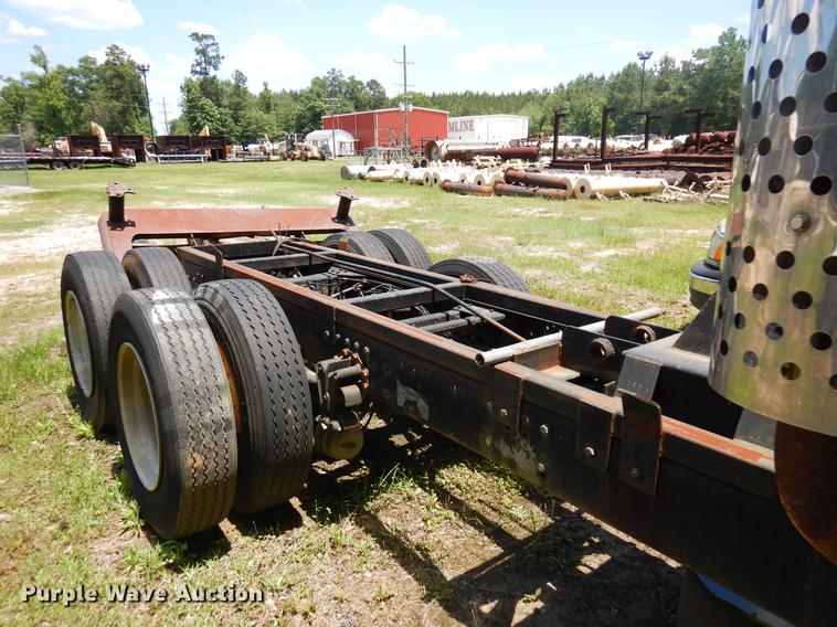 image for item DD3010 1994 Volvo White GMC WIA semi truck