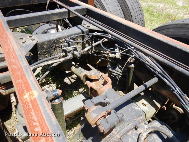 image for item DD3010 1994 Volvo White GMC WIA semi truck