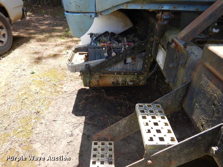 image for item DD3010 1994 Volvo White GMC WIA semi truck