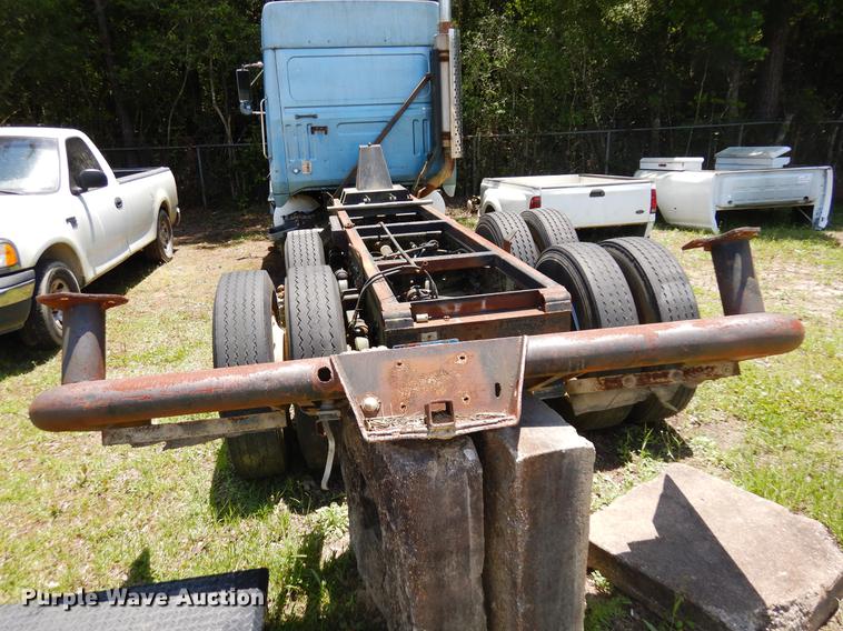 image for item DD3010 1994 Volvo White GMC WIA semi truck