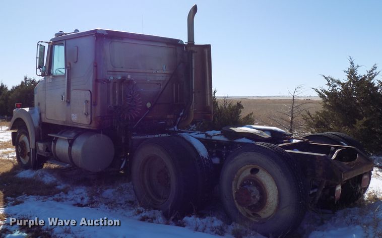 image for item DD6049 1985 White WIM semi truck