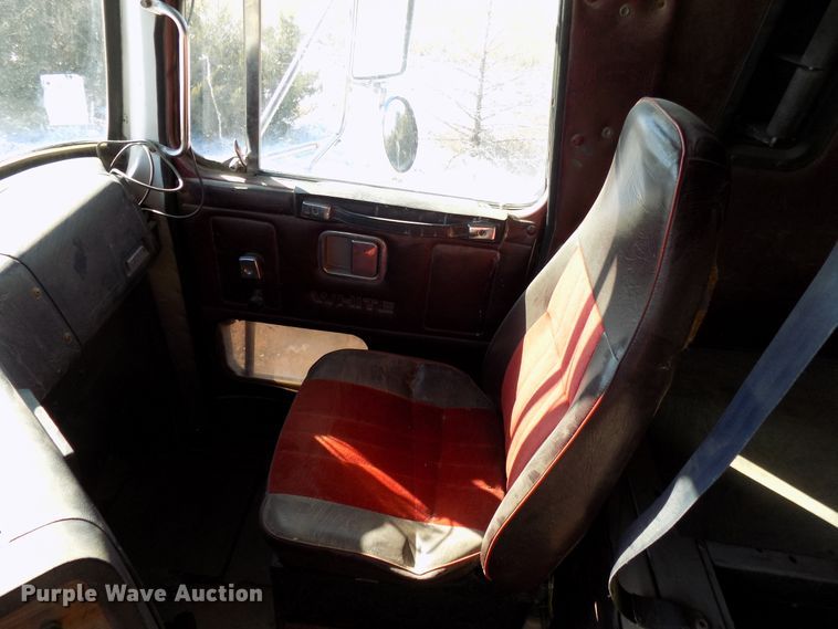 image for item DD6049 1985 White WIM semi truck