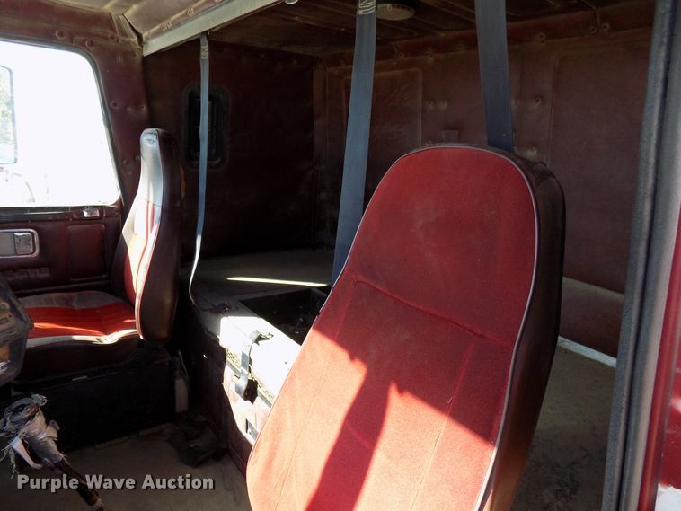 image for item DD6049 1985 White WIM semi truck