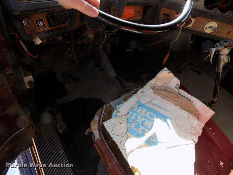 image for item DD6049 1985 White WIM semi truck