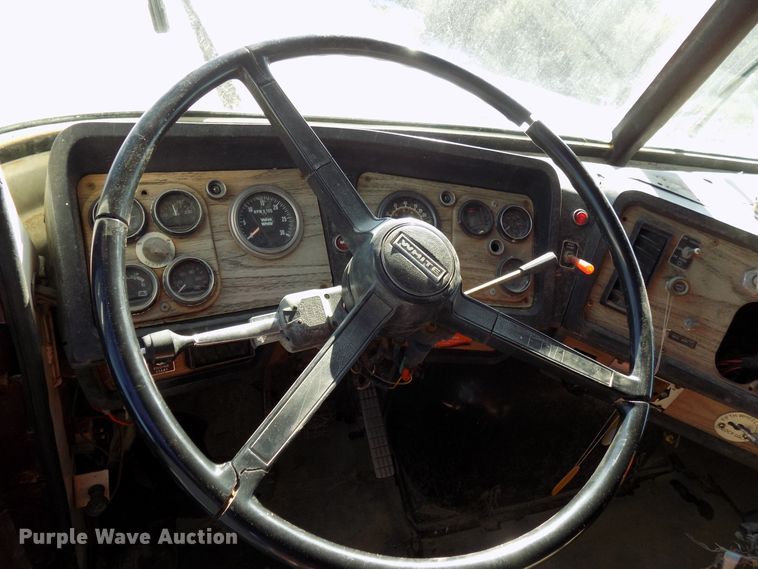 image for item DD6049 1985 White WIM semi truck