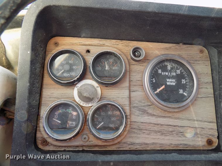 image for item DD6049 1985 White WIM semi truck