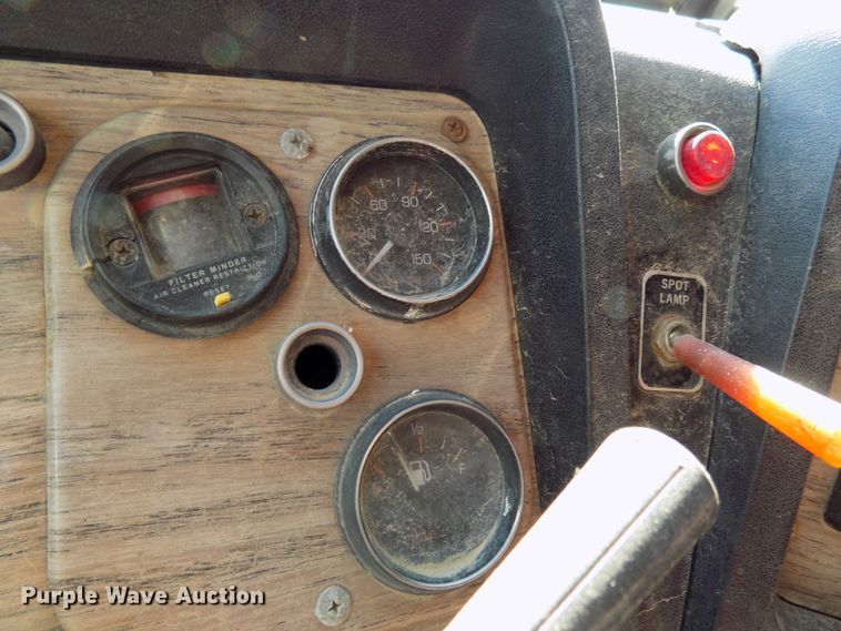 image for item DD6049 1985 White WIM semi truck