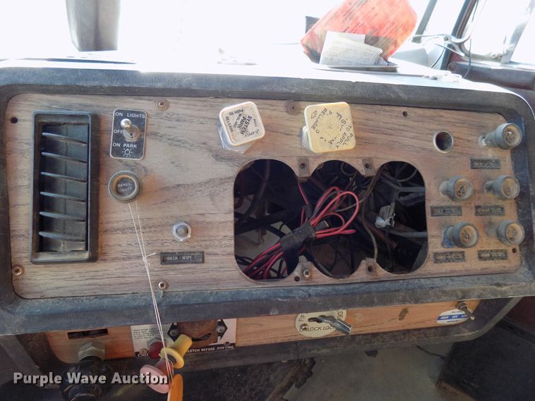 image for item DD6049 1985 White WIM semi truck