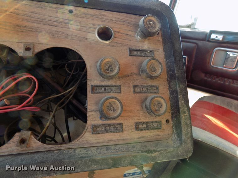 image for item DD6049 1985 White WIM semi truck