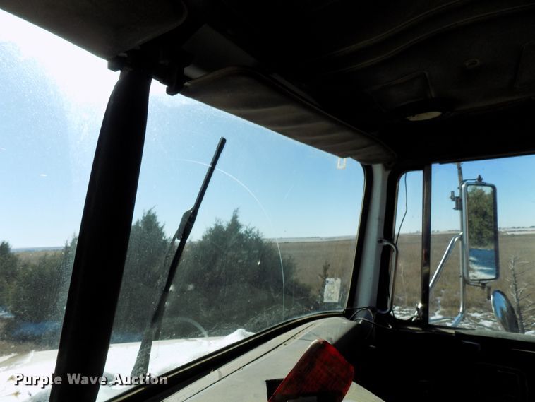 image for item DD6049 1985 White WIM semi truck