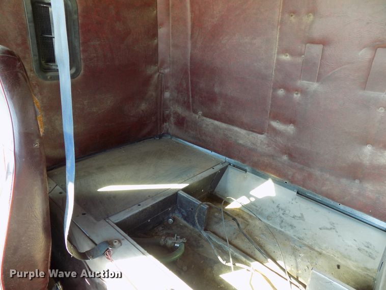 image for item DD6049 1985 White WIM semi truck