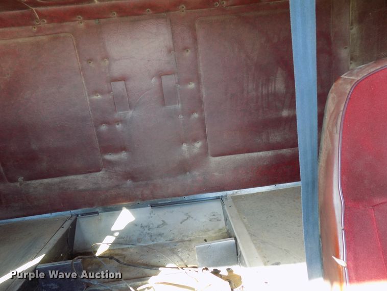 image for item DD6049 1985 White WIM semi truck