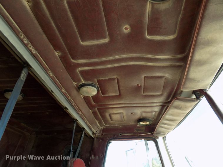 image for item DD6049 1985 White WIM semi truck