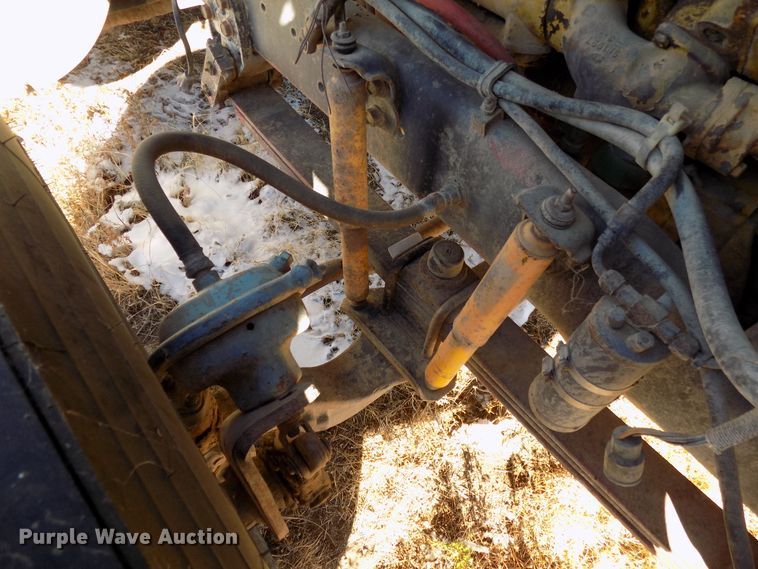 image for item DD6049 1985 White WIM semi truck