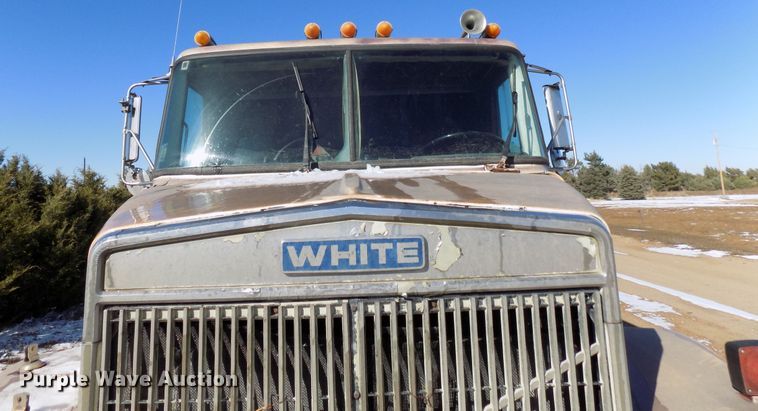 image for item DD6049 1985 White WIM semi truck