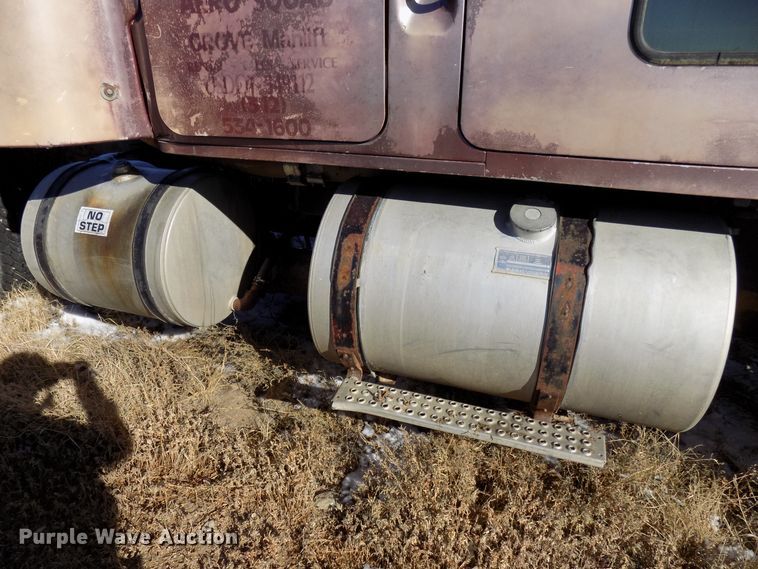 image for item DD6049 1985 White WIM semi truck