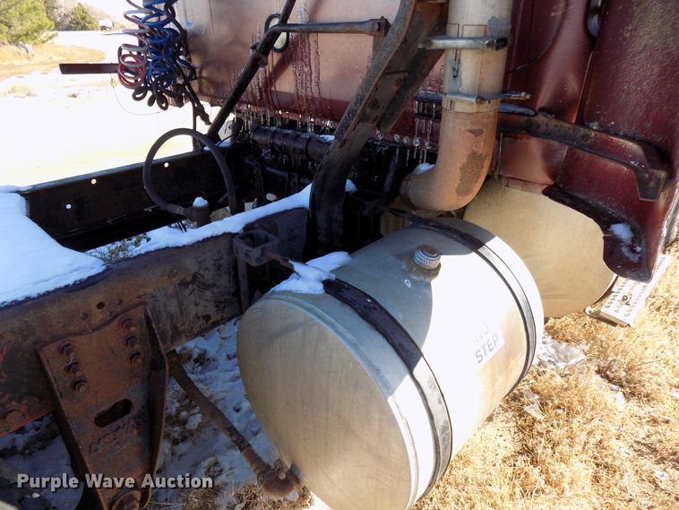 image for item DD6049 1985 White WIM semi truck