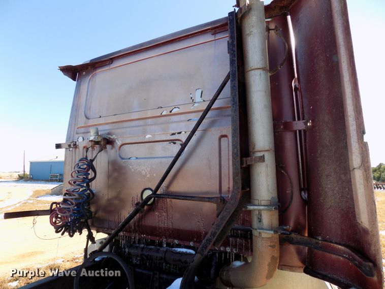 image for item DD6049 1985 White WIM semi truck