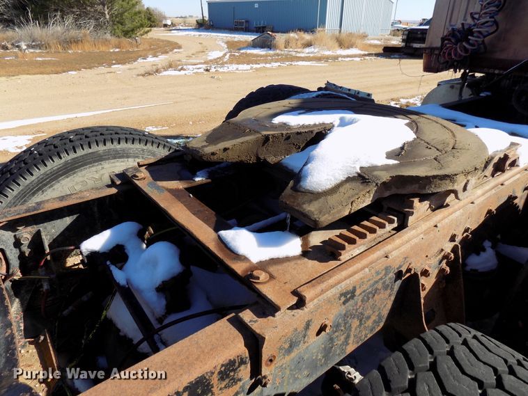 image for item DD6049 1985 White WIM semi truck