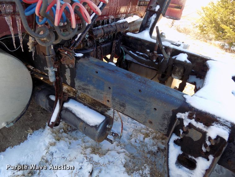 image for item DD6049 1985 White WIM semi truck