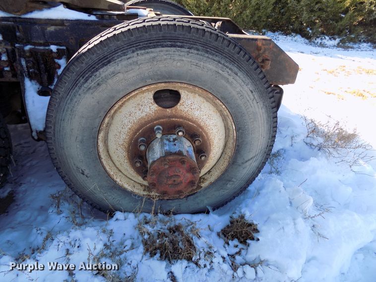 image for item DD6049 1985 White WIM semi truck