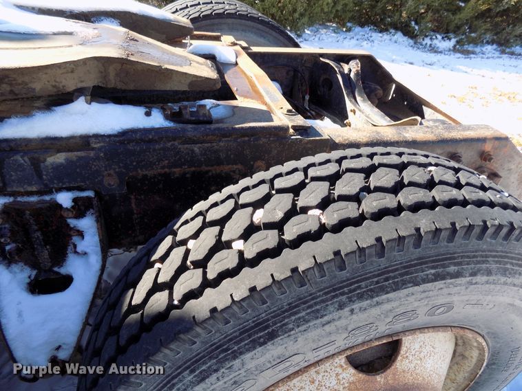 image for item DD6049 1985 White WIM semi truck