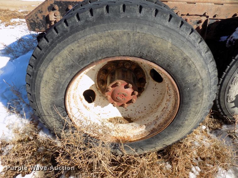 image for item DD6049 1985 White WIM semi truck