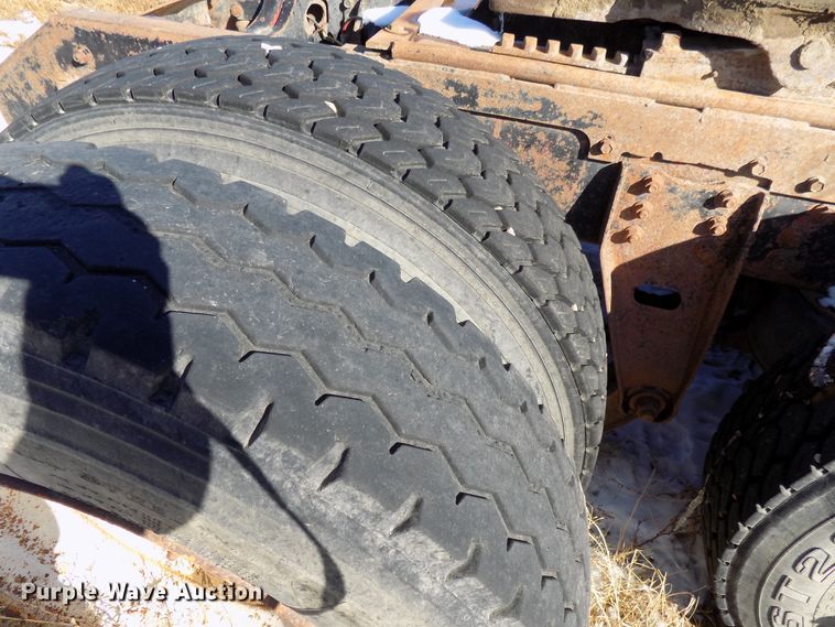 image for item DD6049 1985 White WIM semi truck