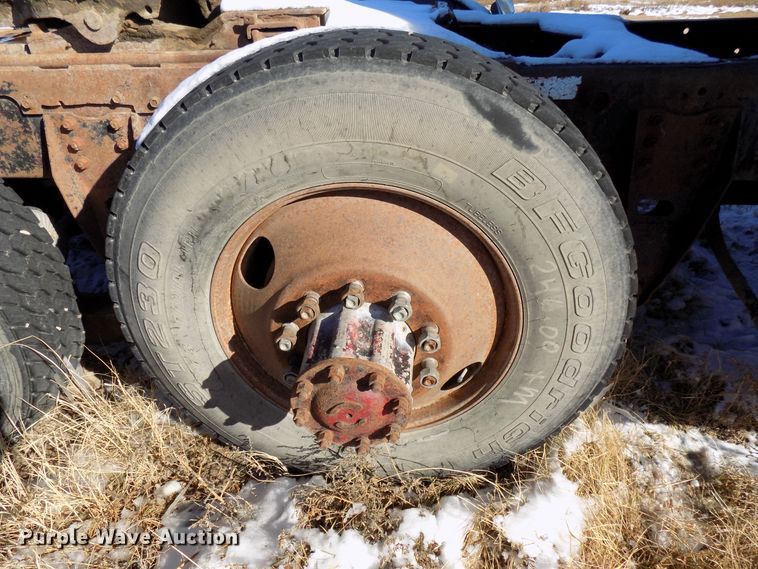 image for item DD6049 1985 White WIM semi truck