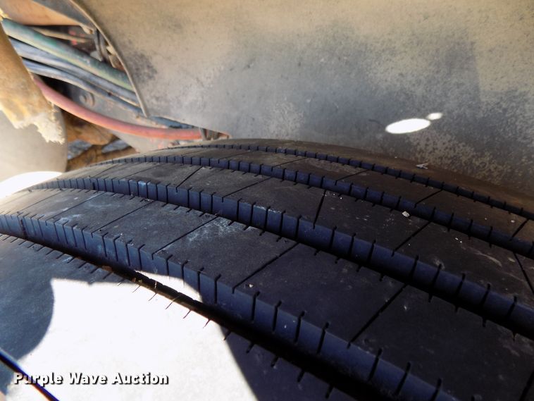 image for item DD6049 1985 White WIM semi truck