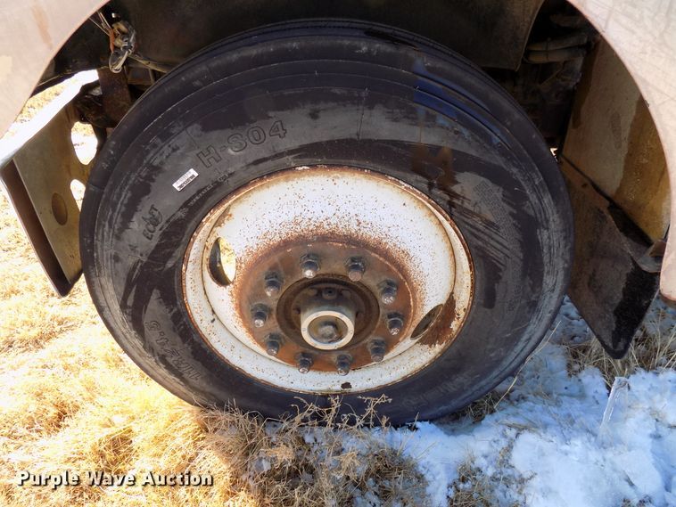 image for item DD6049 1985 White WIM semi truck