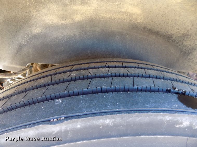 image for item DD6049 1985 White WIM semi truck