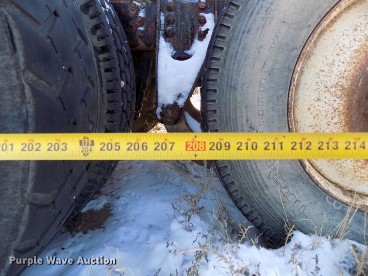 image for item DD6049 1985 White WIM semi truck