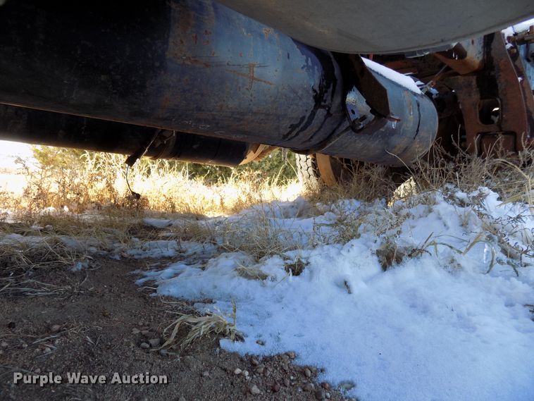 image for item DD6049 1985 White WIM semi truck