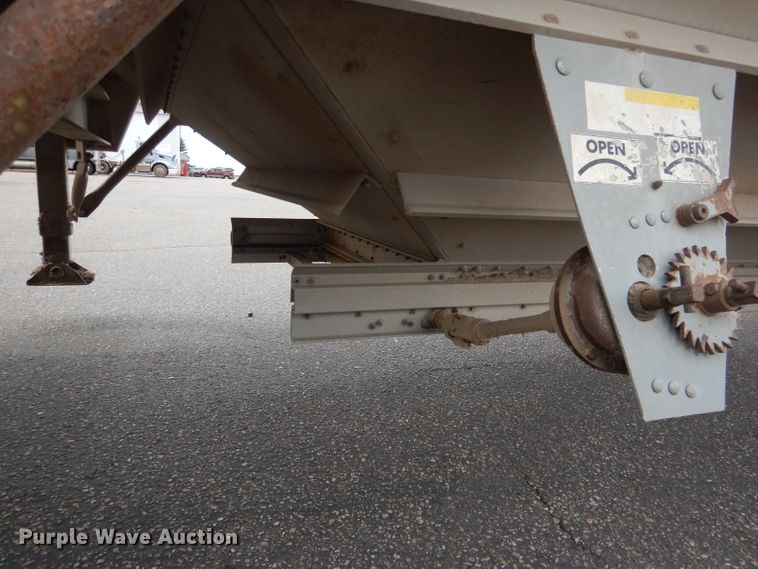 image for item DG5848 1996 Wilson DWCH100 double hopper bottom conversion grain trailer