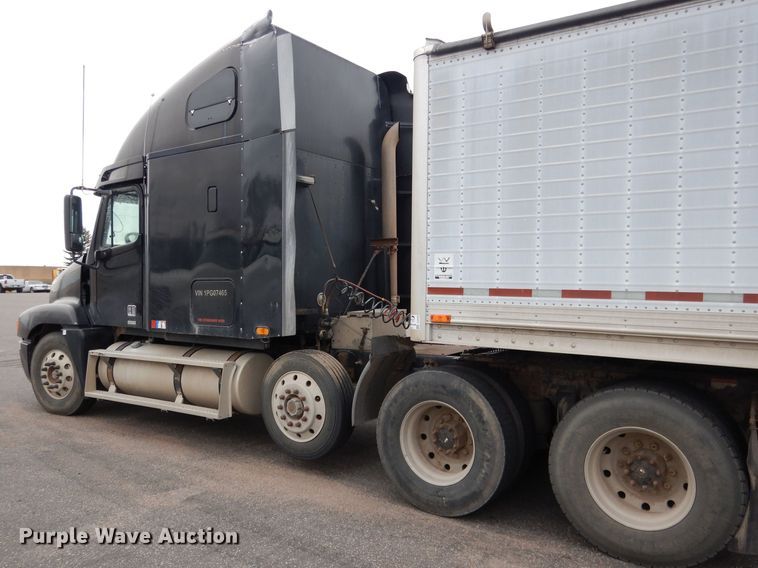 image for item DG5849 2001 Freightliner Century Class semi truck