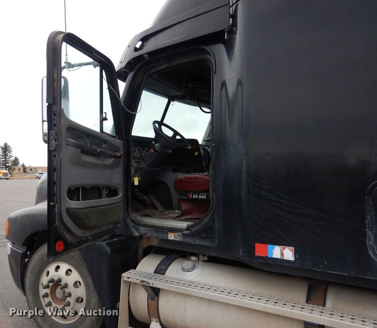 image for item DG5849 2001 Freightliner Century Class semi truck