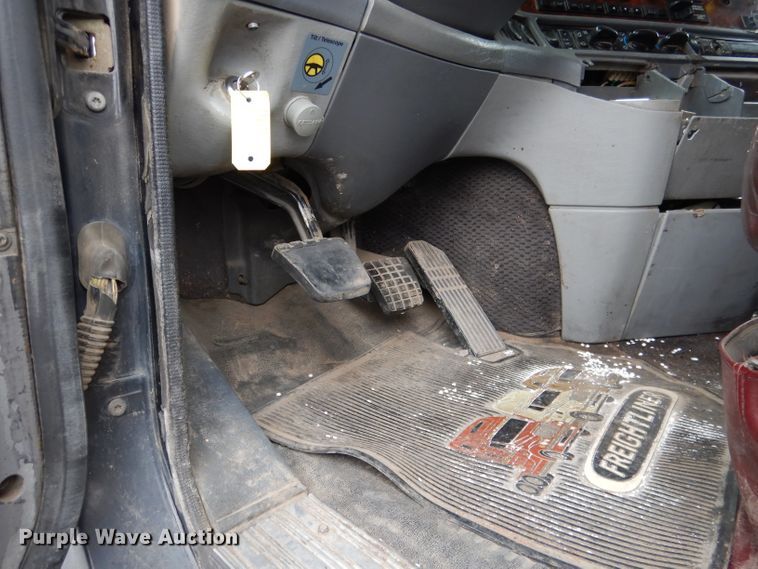 image for item DG5849 2001 Freightliner Century Class semi truck