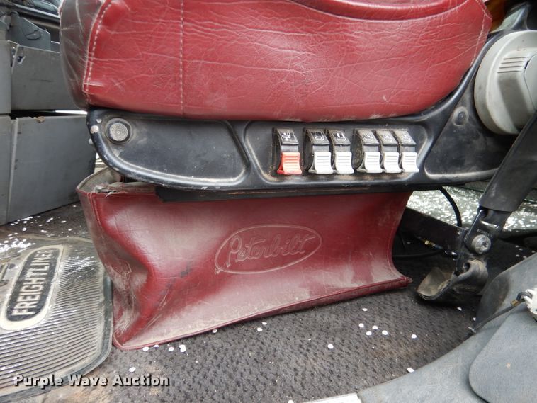 image for item DG5849 2001 Freightliner Century Class semi truck