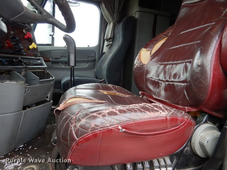 image for item DG5849 2001 Freightliner Century Class semi truck