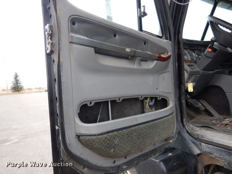 image for item DG5849 2001 Freightliner Century Class semi truck