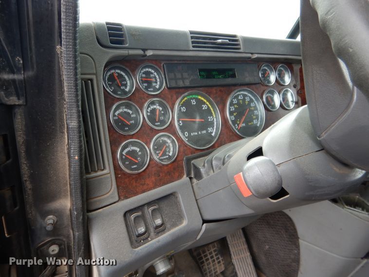 image for item DG5849 2001 Freightliner Century Class semi truck