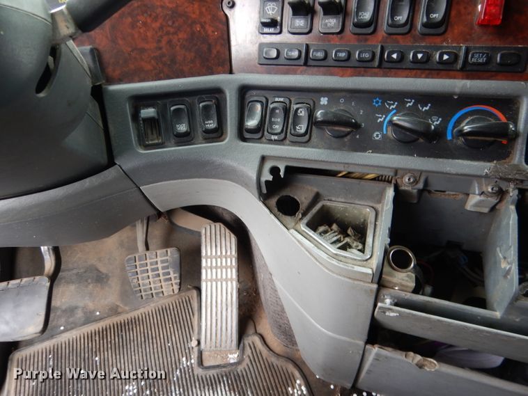 image for item DG5849 2001 Freightliner Century Class semi truck