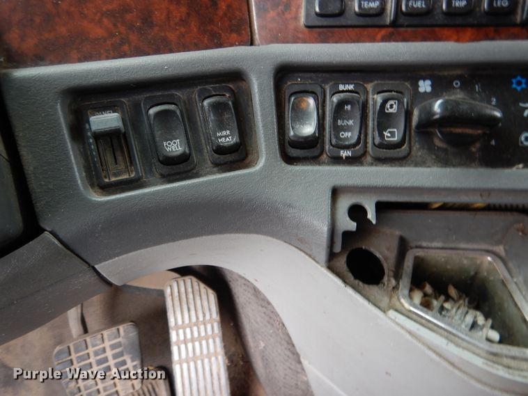 image for item DG5849 2001 Freightliner Century Class semi truck