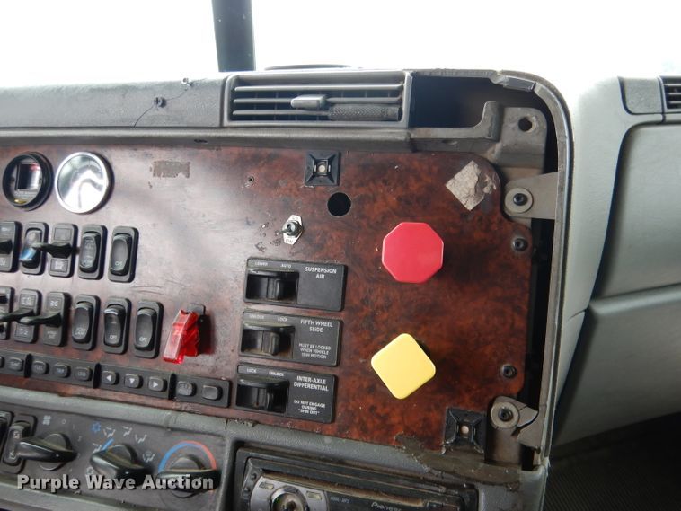 image for item DG5849 2001 Freightliner Century Class semi truck