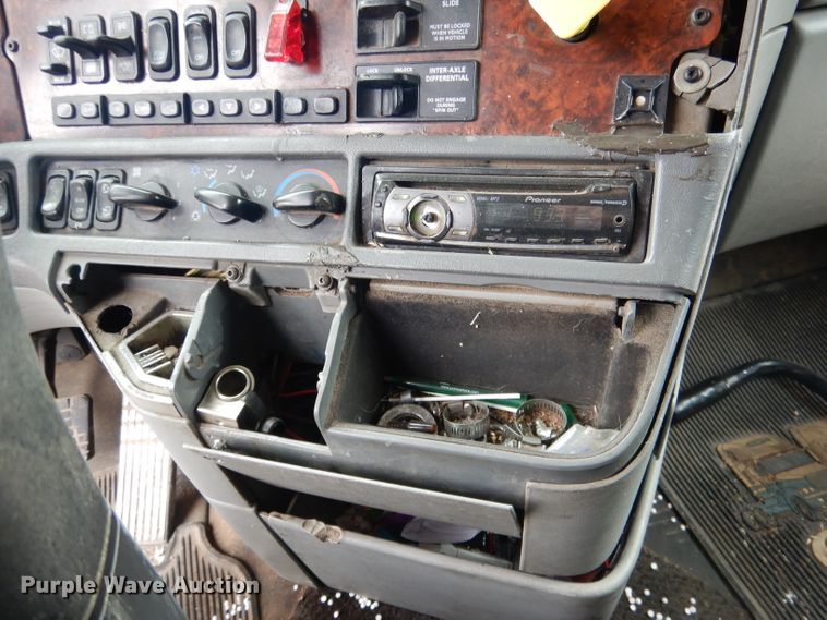 image for item DG5849 2001 Freightliner Century Class semi truck