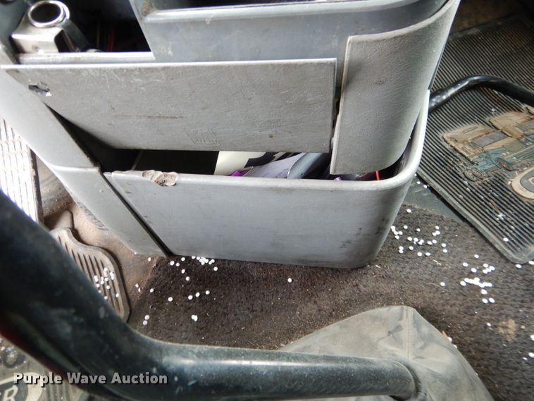 image for item DG5849 2001 Freightliner Century Class semi truck